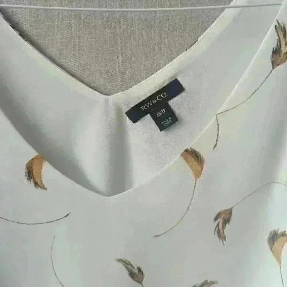 8 piece bundle of women's tops - size xs/s - Picture 8 of 15